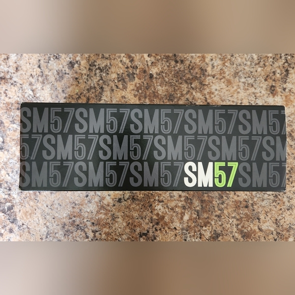 Shure SM57 Black Dynamic Microphone - Picture 2 of 8